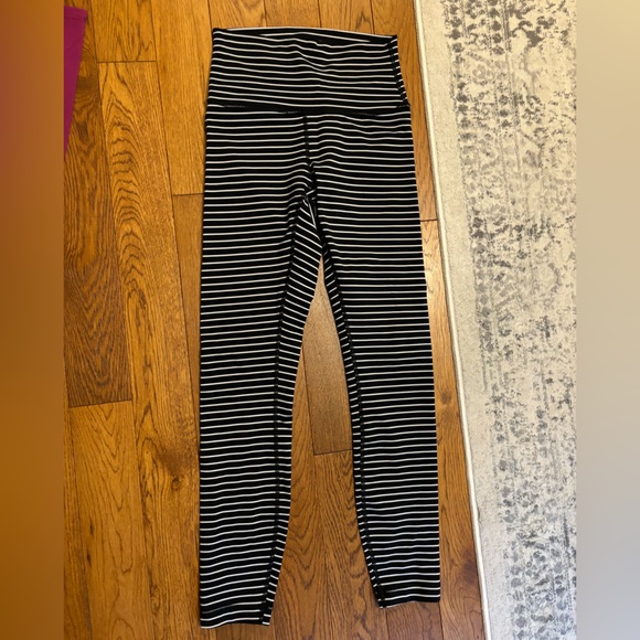 Lululemon black and white stripe leggings size 4 25” length - Picture 2 of 4